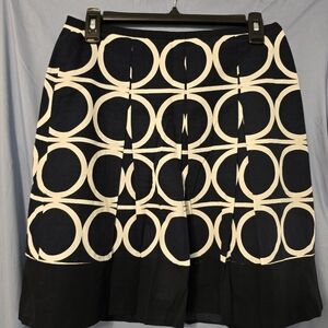 Ann Taylor pleated skirt, black w/white geometric circular pattern,size 6 petite